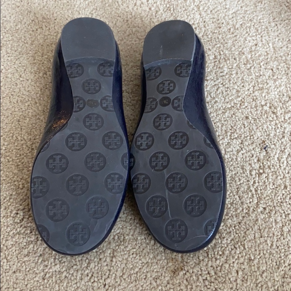 Tory Burch leather navy flat. - Picture 2 of 2